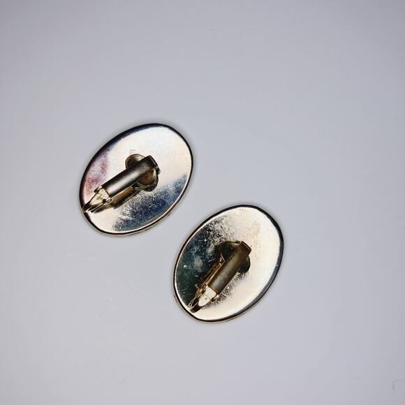 VTG Cut Out Filigree Clip-On Earrings Gold Tone Egyptian Revival Floral 50s-60s - Picture 4 of 8